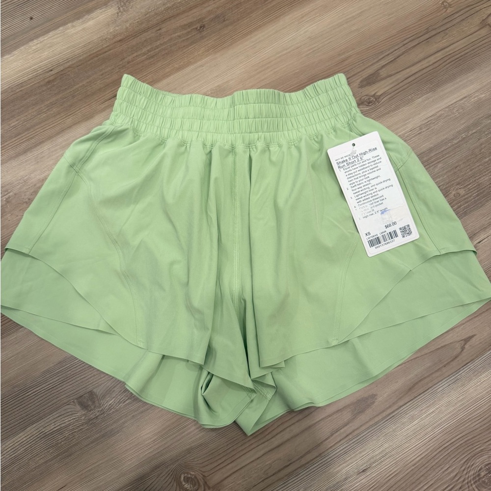 *ACCT CLOSING MAKE OFFER* NWT Lululemon Shake It Out Shorts/Lemongrass/Size XS